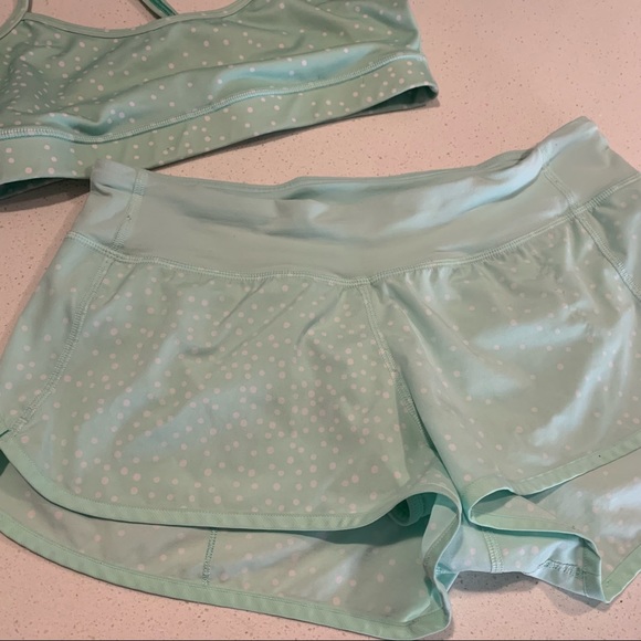 Lululemon mint polka dot shorts and bra set 8/10 - Picture 2 of 9